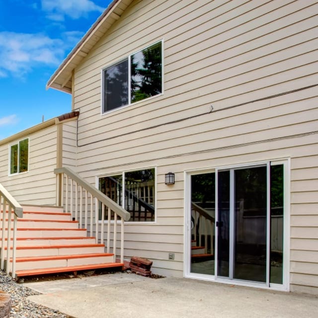 siding repair and painting